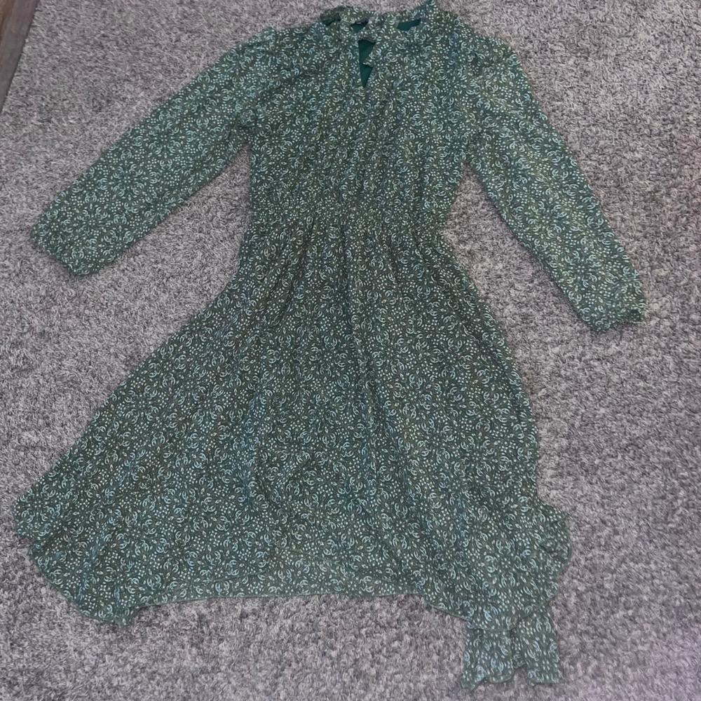 Lark & Grey Green Paisley Handkerchief Hem Midi Dress Long Sleeve Keyhole Size M